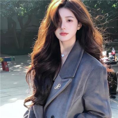 女跳水队员